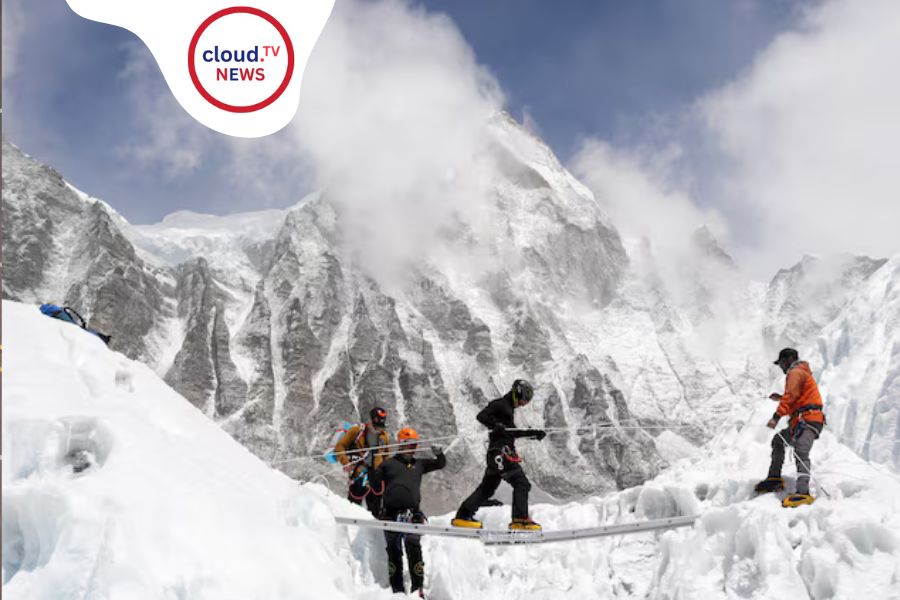 Nepal Waives Mountaineering Fees for Tourists %%page%% %%sep%% %%sitename%%