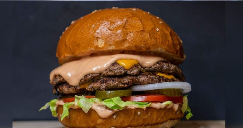 বিশ্বের সবচেয়ে দামি বার্গার! এক কামড়ের দাম সাড়ে ১৩ লাখ টাকা