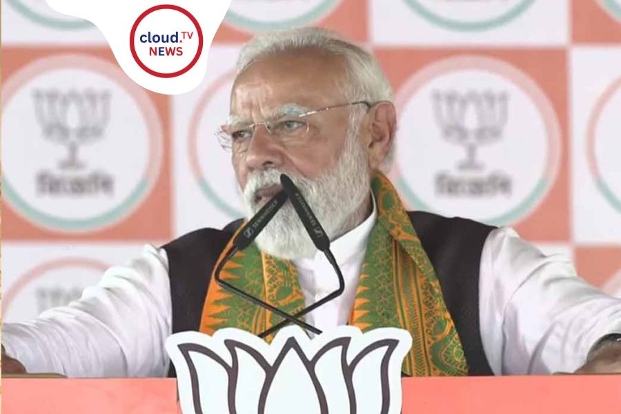 “বাংলার মানুষ বামফ্রন্টকে সুযোগ দিয়েছে, তৃণমূলকেও সুযোগ দিয়েছে—এবার একবার বিজেপিকে সুযোগ দিন।” : মোদী