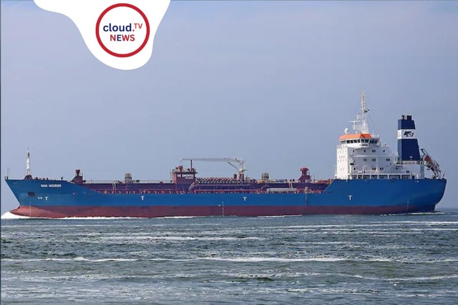 ভারতের উপকূলে ইরানি তেলবাহী জাহাজ, ট্রাম্পের অবরোধে চাপে বিশ্ব বাজার