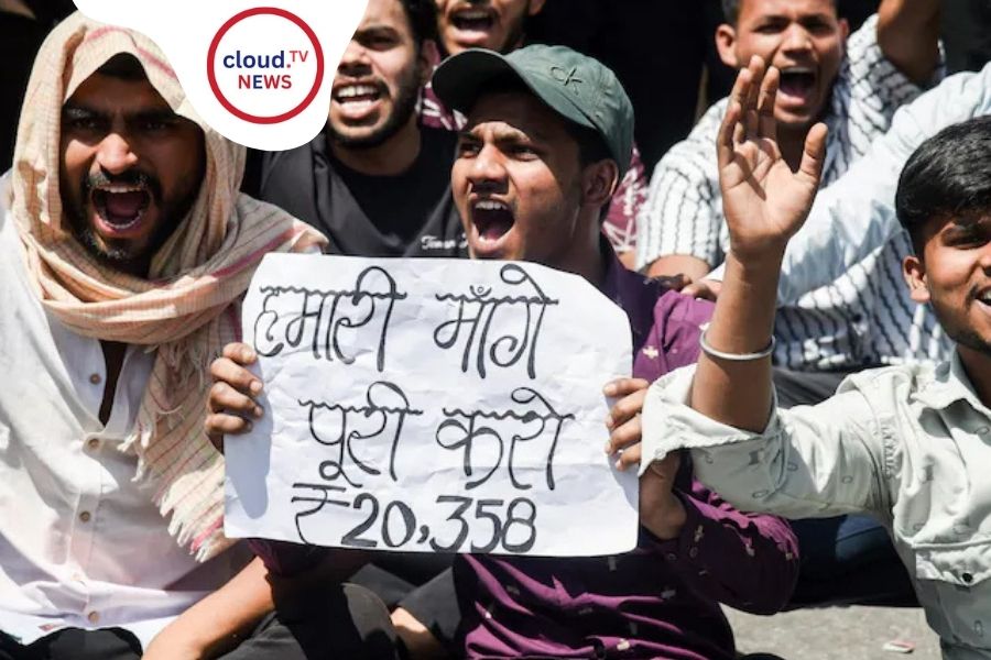 নয়ডা বিক্ষোভ : শ্রমিকদের বিভিন্ন WhatsApp গ্রুপে যুক্ত করা হয় QR কোড স্ক্যান করিয়ে—রাতারাতি পরিকল্পনা!