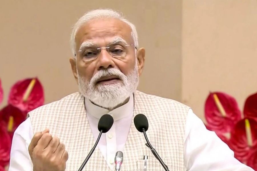 রাত ৮:৩০-এ দেশকে উদ্দেশ্য করে ভাষণ দেবেন Narendra Modi: কী বার্তা দেবেন প্রধানমন্ত্রী, দেশজুড়ে জল্পনা তুঙ্গে