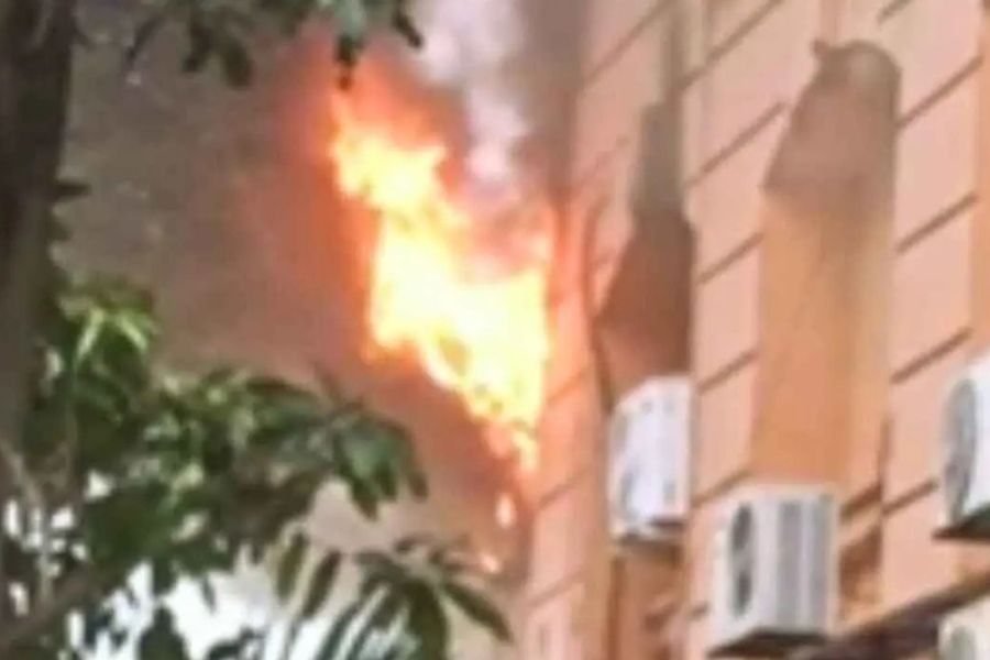 করুণাময়ীতে ভয়াবহ অগ্নিকাণ্ড! আনন্দলোক হাসপাতালে ছড়াল আতঙ্ক, রোগী সরাতে হিমশিম দমকল