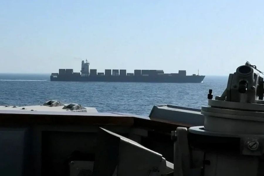 হরমুজে উত্তেজনা চরমে! ইরানি জাহাজ বাজেয়াপ্ত  করল আমেরিকা—চীনের ক্ষেপণাস্ত্র যোগের অভিযোগে তোলপাড় বিশ্ব রাজনীতি