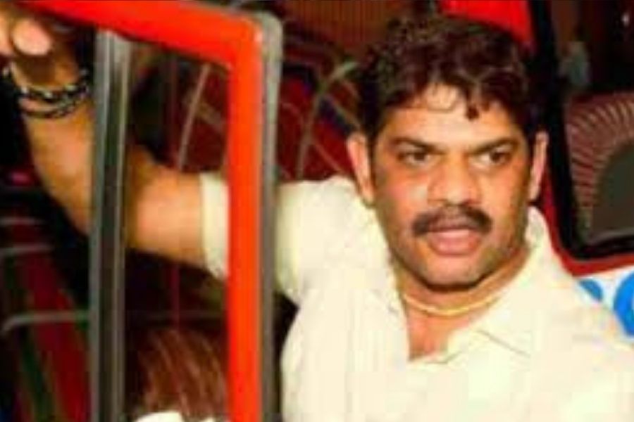 উত্তপ্ত হয়ে উঠল কলকাতার একবালপুর ! বিজেপি প্রার্থীর নাম জড়াল একাধিক এফআইআরে