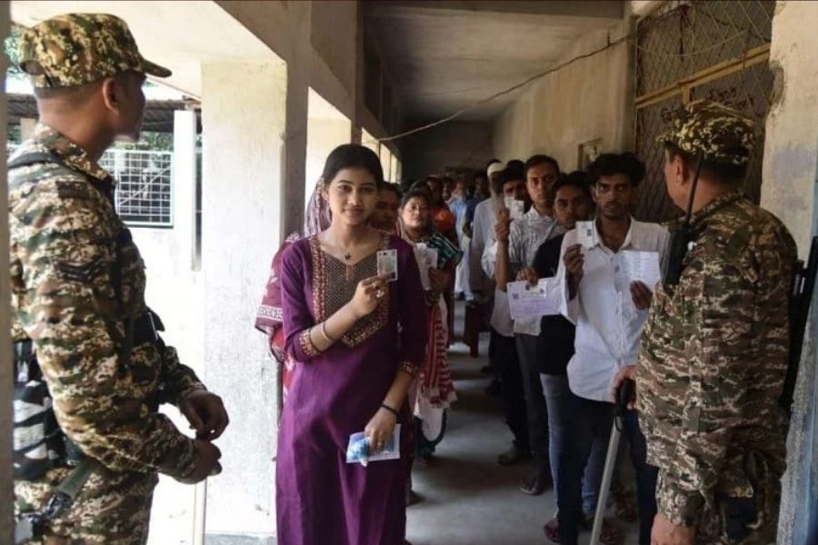 শান্তিপূর্ণ প্রথম দফা! সকাল ১১টা পর্যন্ত ভোট পড়ল ৪১%, ১৫২ আসনে জোর লড়াই