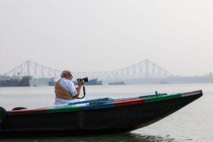 সকাল সকাল প্রিন্সেপ ঘাটে গঙ্গাবক্ষে নৌকাবিহার মোদীর ! ‘গঙ্গা বাংলার আত্মা’—বার্তায় রাজনৈতিক ইঙ্গিত