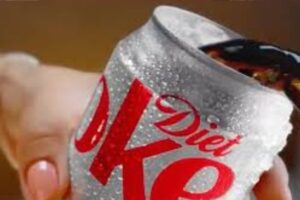 ডায়েট কোকের সংকটে বিপাকে Gen Z! কেন হঠাৎ উধাও প্রিয় ‘জিরো সুগার’ পানীয়?