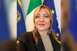 “What Jhumka!”— ইতালির প্রধানমন্ত্রীর দুলে মজল ভারত! ভাইরাল Meloni-র ‘দেশি লুক’