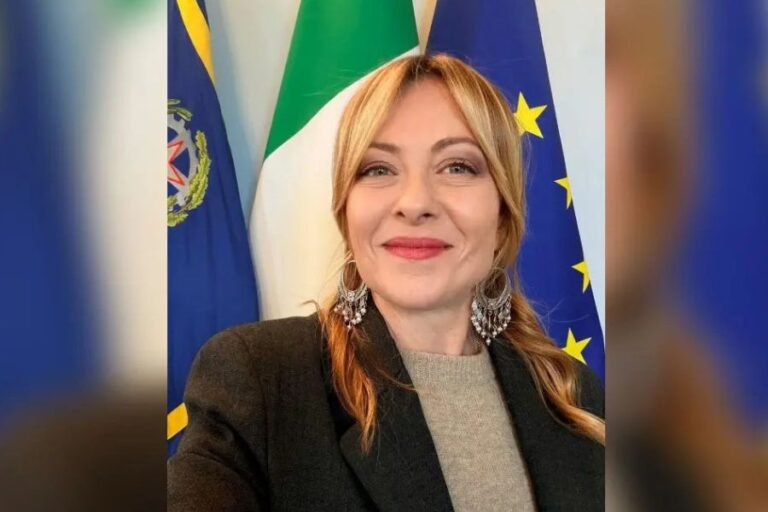 “What Jhumka!”— ইতালির প্রধানমন্ত্রীর দুলে মজল ভারত! ভাইরাল Meloni-র ‘দেশি লুক’