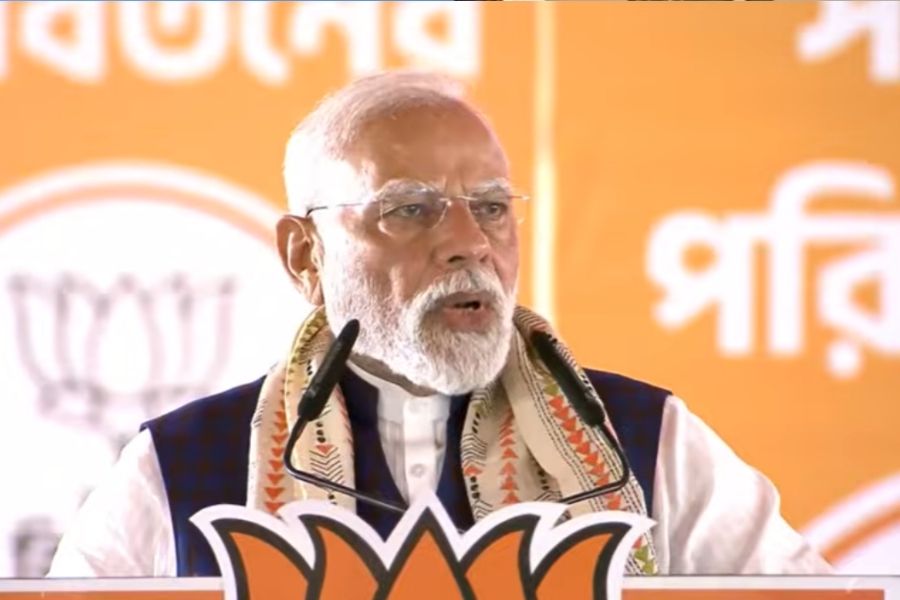 মা কাঁদছে, মাটি অনুপ্রবেশকারীদের দখলে!” বাংলায় তীব্র আক্রমণ মোদীর