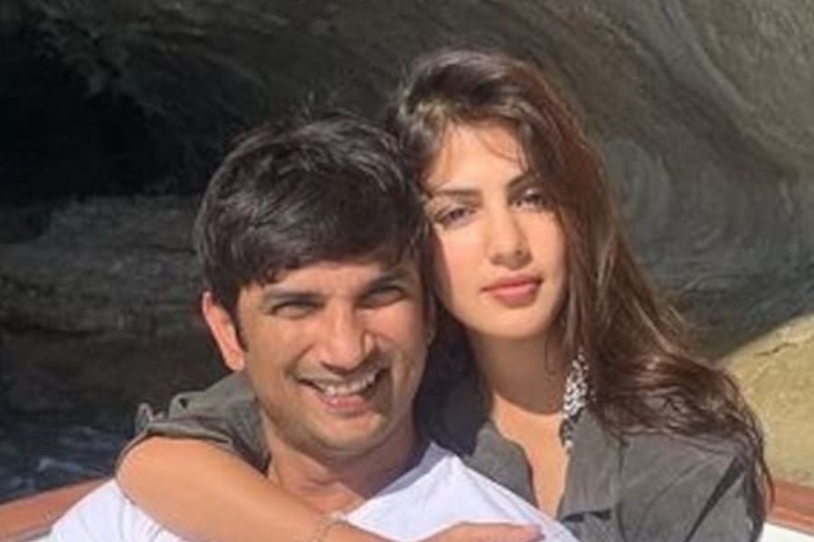 সুশান্ত সিং রাজপুত মামলায় গুরুত্বপূর্ণ রায় ! রিয়া চক্রবর্তীর ফ্রোজেন অ্যাকাউন্ট খুলে দিল আদালত